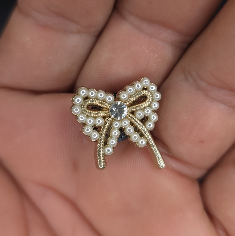 Pearled Ribbon Croc Charm - Picture 4 of 4